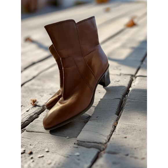 Antonio Melani Brown Leather Ankle Boots Heel Side Zip 8.5M DarkAcademia FLAW - Picture 1 of 11